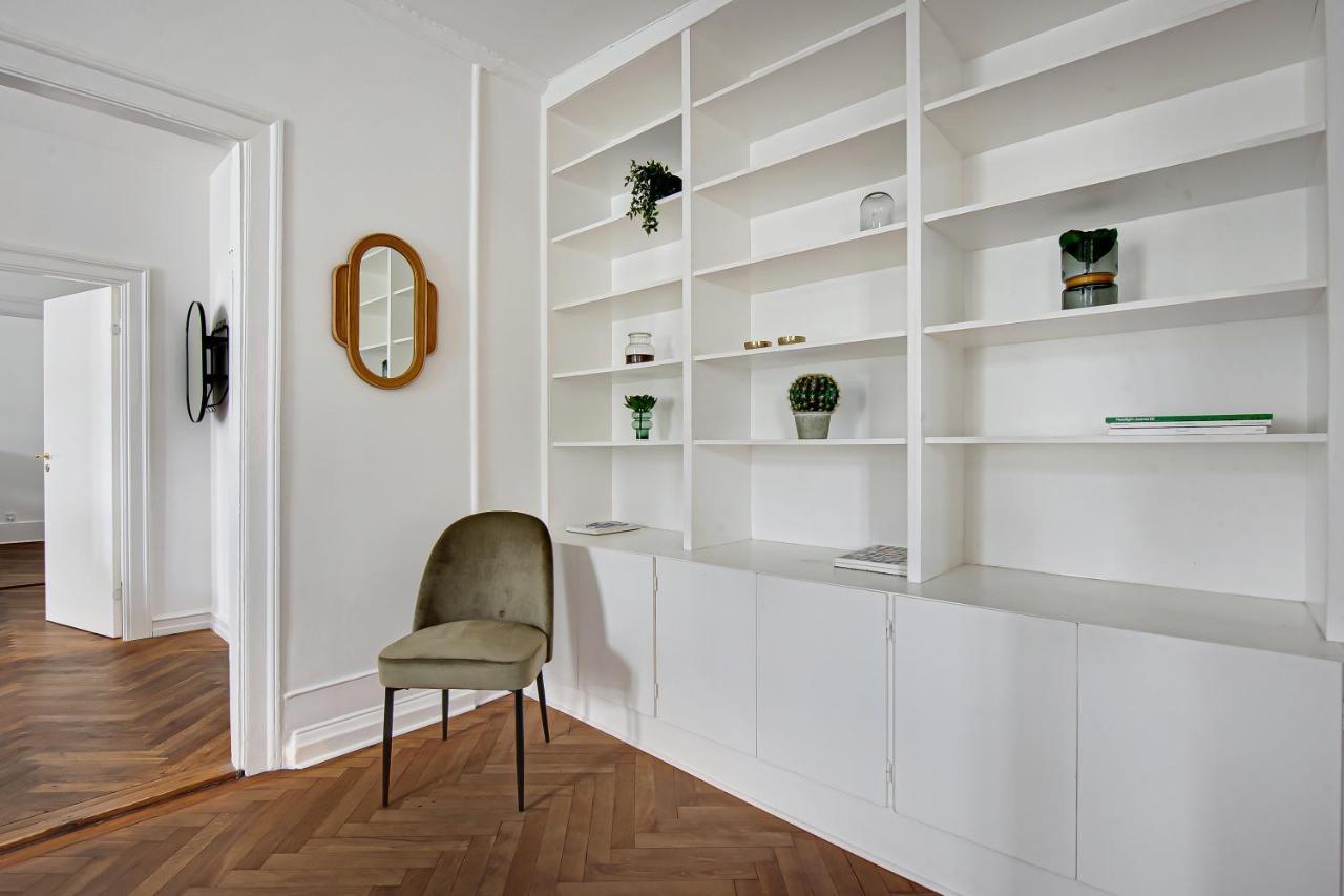 Sanders Square - Spacious Six-bedroom Near Amalienborg Apartment